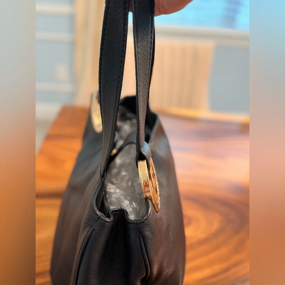 MICHAEL KORS NWOT FULTON Black Pebbled Leather Bag Gold Logo EUC NO CALLOUTS - Picture 9 of 17